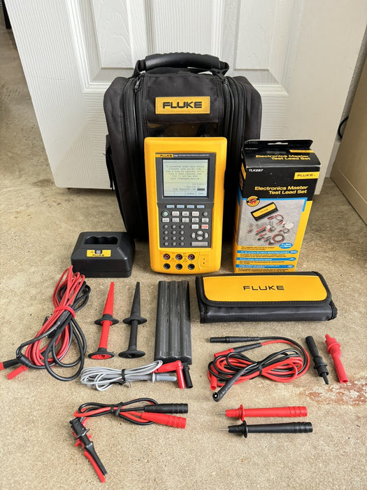 FLUKE 744 DOCUMENTING PROCESS CALIBRATOR METER WITH NEW TLK287 LEADS & CHARGER