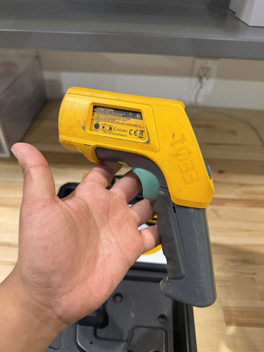 FLUKE 568 IR THERMOMETER WITH CASE TESTED