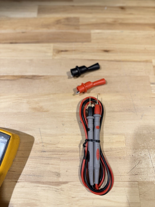 FLUKE 116 TRUS-RMS MULTIMETER / LEADS - SHIPS FAST (TESTED)