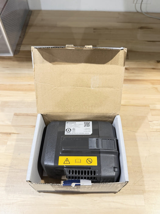 HUSQVARNA BLi300 - 36V 9.0 AH BATTERY NEW OEM 967071902 (NEW FACTORY SEALED)