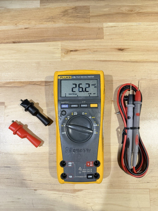 FLUKE 179 TRUE RMS MULTIMETER W/ LEADS- SHIPS FAST (TESTED)