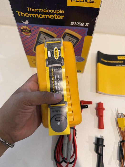 FLIKE 51 II THERMOCOUPLE THERMOMETER W / PROBE & LEADS (TESTED) SHIPS FAST