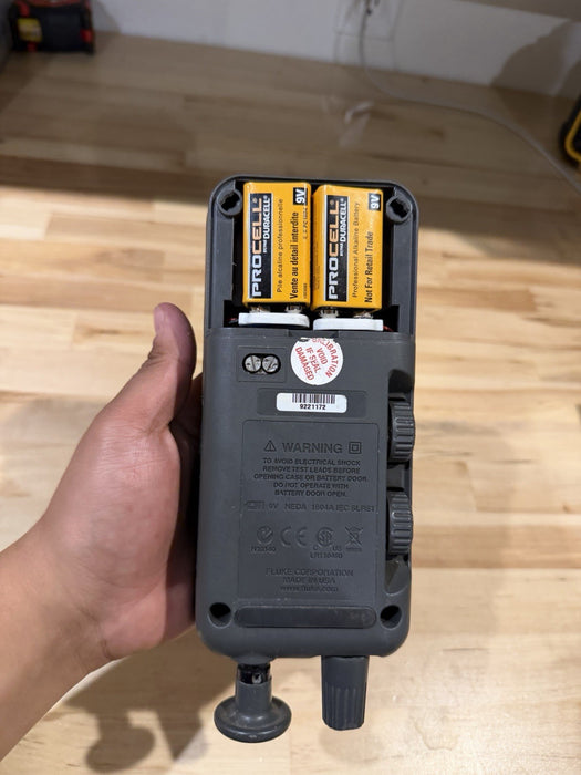 FLUKE 718 30G PRESSURE CALIBRATOR TESTED