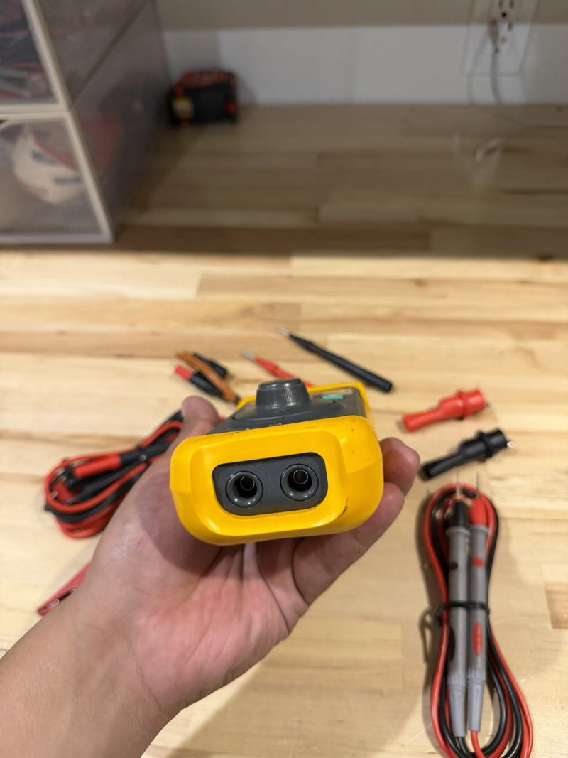 FLUKE 707 LOOP CALIBRATOR WITH LEADS & ACCESSORIES