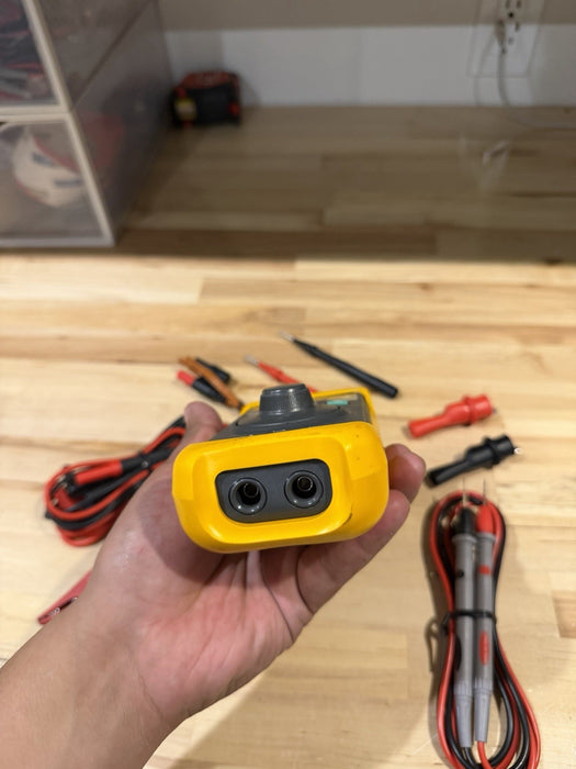 FLUKE 707 LOOP CALIBRATOR WITH LEADS & ACCESSORIES