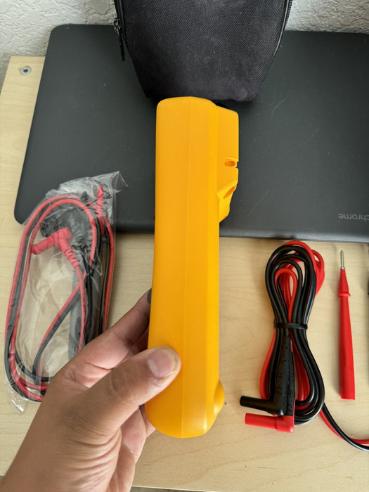 FLUKE 1507 INSULATION MULTIMETER WITH LEADS & BAG
