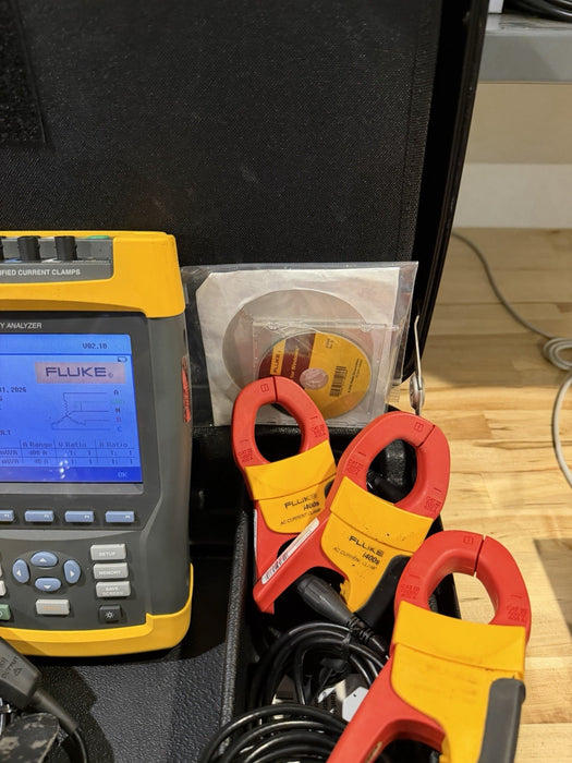 FLUKE 434 SERIES POWER QUALITY ANALYZER KIT W/ACCESSORIES - SHIPS FREE (TESTED)
