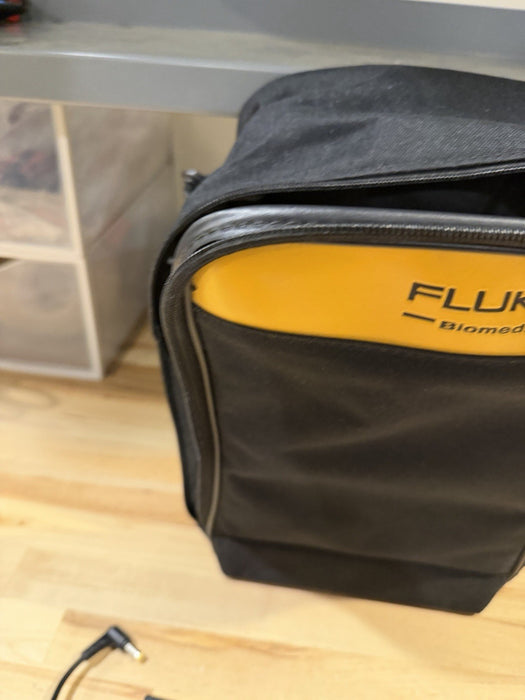 FLUKE PROSIM 4 VITAL SIGNS & ECG SIMULATOR W/ BAG & CHARGER (TESTED) SHIPS FREE
