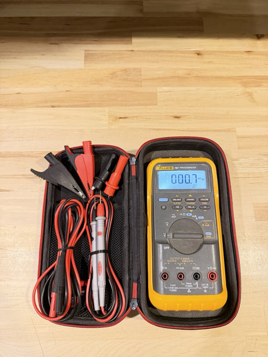 FLUKE 787 PROCESS METER W/ LEADS & CLIPS  (EXCELLENT CONDITION)-FREE SHIPPING