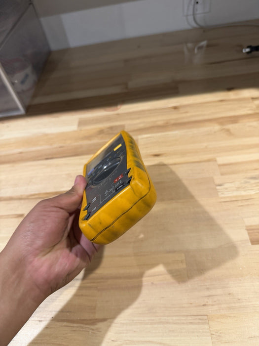 FLUKE 177 TRUE RMS MULTIMETER (PARTS ONLY) FOR PARTS DOESN’T WORK - SHIPS FAST