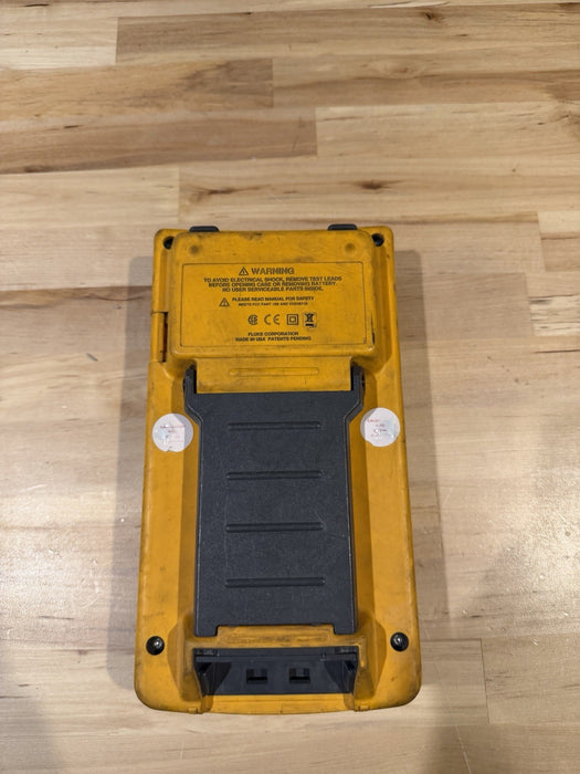 FLUKE 744 DOCUMENTING PRCESS CALIBRATOR (PARTS ONLY) FOR PARTS - DOESN’T WORK