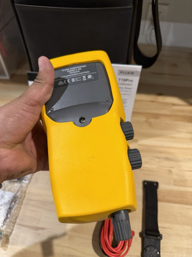FLUKE 719PRO 30G PRESSURE CALIBRATOR KIT (PARTS ONLY) FOR PARTS