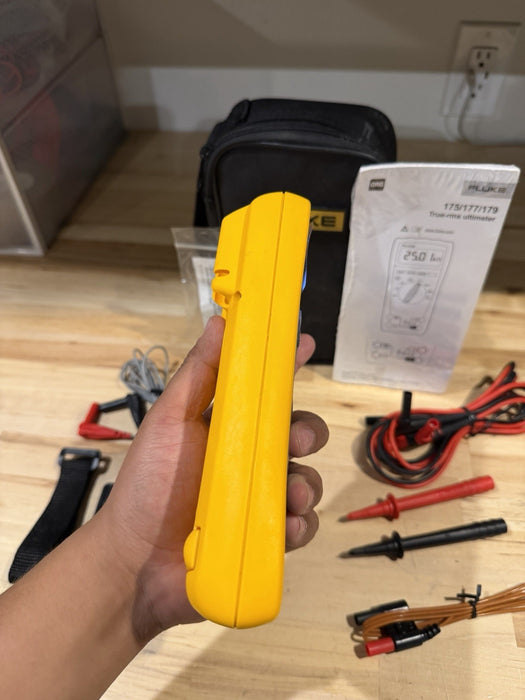 FLUKE 179/EDA2 MULTIMETER COMBO KIT W/ BAG & ACCESSORIES - TESTED