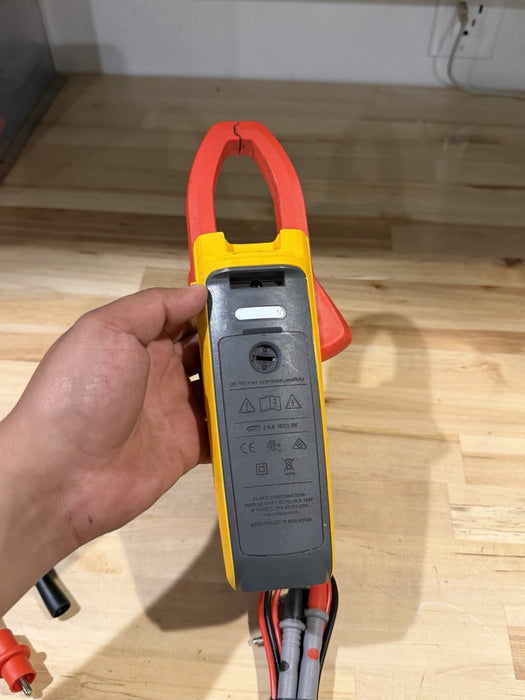 FLUKE 375FC TRMS CLAMP METER W/ LEADS & CLIPS (SHIPS FAST)