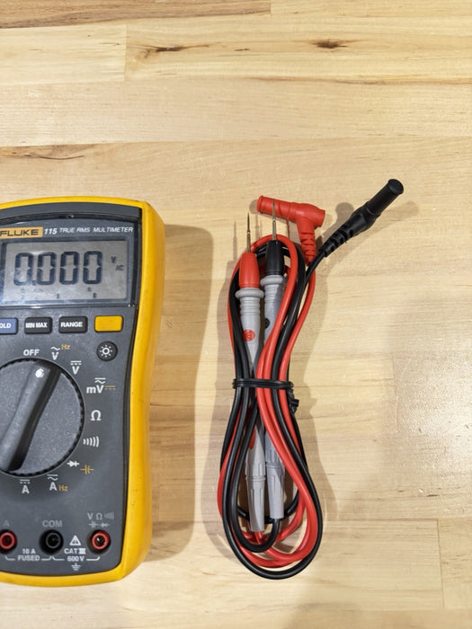 FLUKE 115 TRMS MULTIMETER W/ LEADS & CLIPS - SHIPS FAST