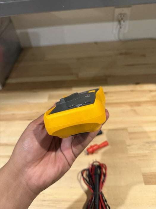 FLUKE 110 TRUE RMS MULTIMETER W/ LEADS - SHIPS FAST
