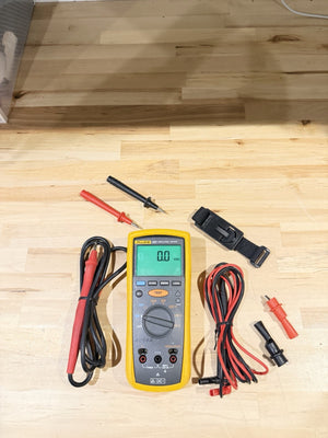 FLUKE 1507 INSULATION MULTIMETER W/ LEADS & CLIPS