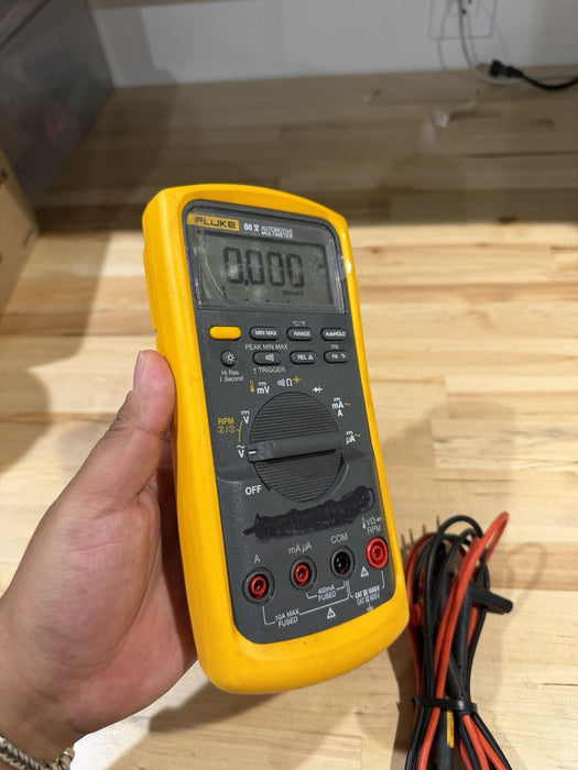 FLUKE 88V AUTOMOTIVE MULTIMETER W/ LEADS & CLIPS - SHIPS FREE (TESTED)