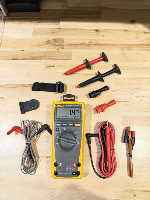 FLUKE 179 TRUE RMS MULTIMETER KIT W/ LEADS & ACCESSORIES / SHIPS FAST (TESTED)