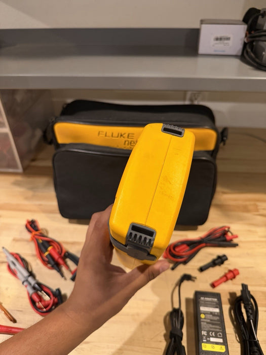 FLUKE 753 DOCUMENTING PROCESS CALIBRATOR WITH ACCESSORIES TESTED
