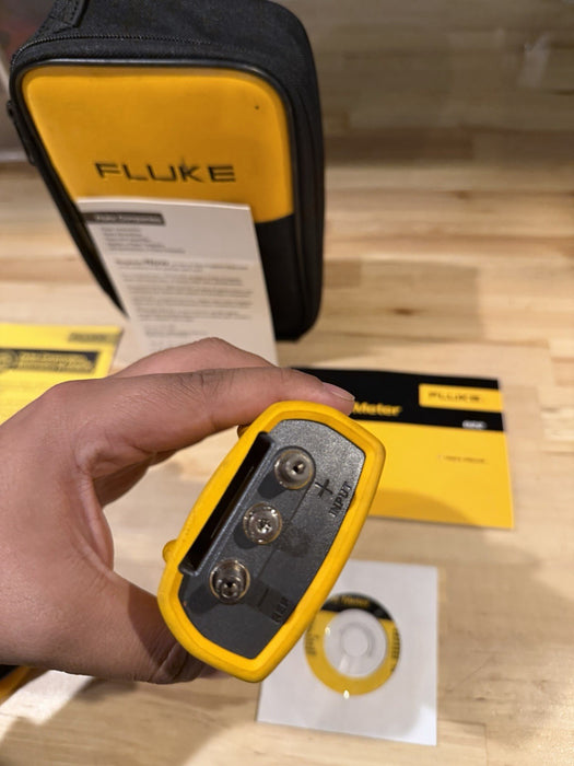FLUKE 922 AIRFLOW METER W / ACCESSORIES- SHIPS FAST