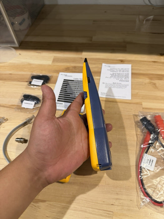 FLUKE NETWORKS INTELLITONE PRO 200 LAN TONER & PROBE Kit MT-8200-60-KIT