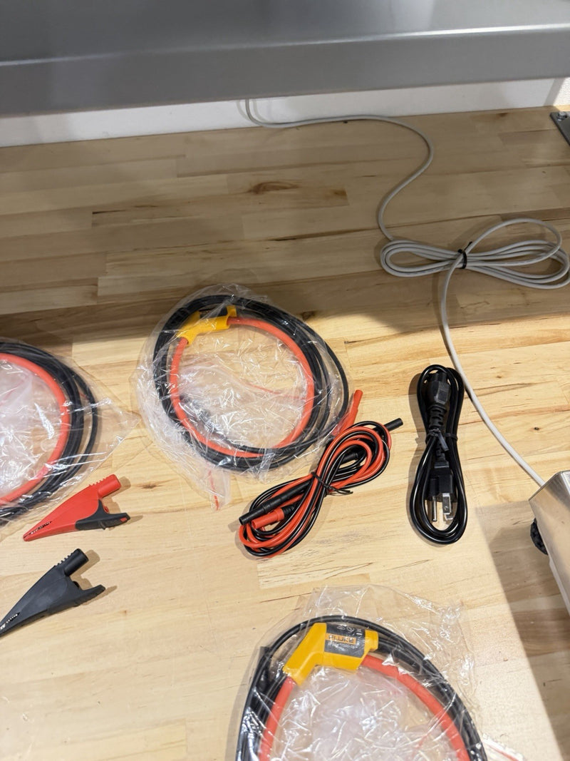 FLUKE 1748 3 PHASE POWER QUALITY LOGGER & ACCESSORIES TESTED