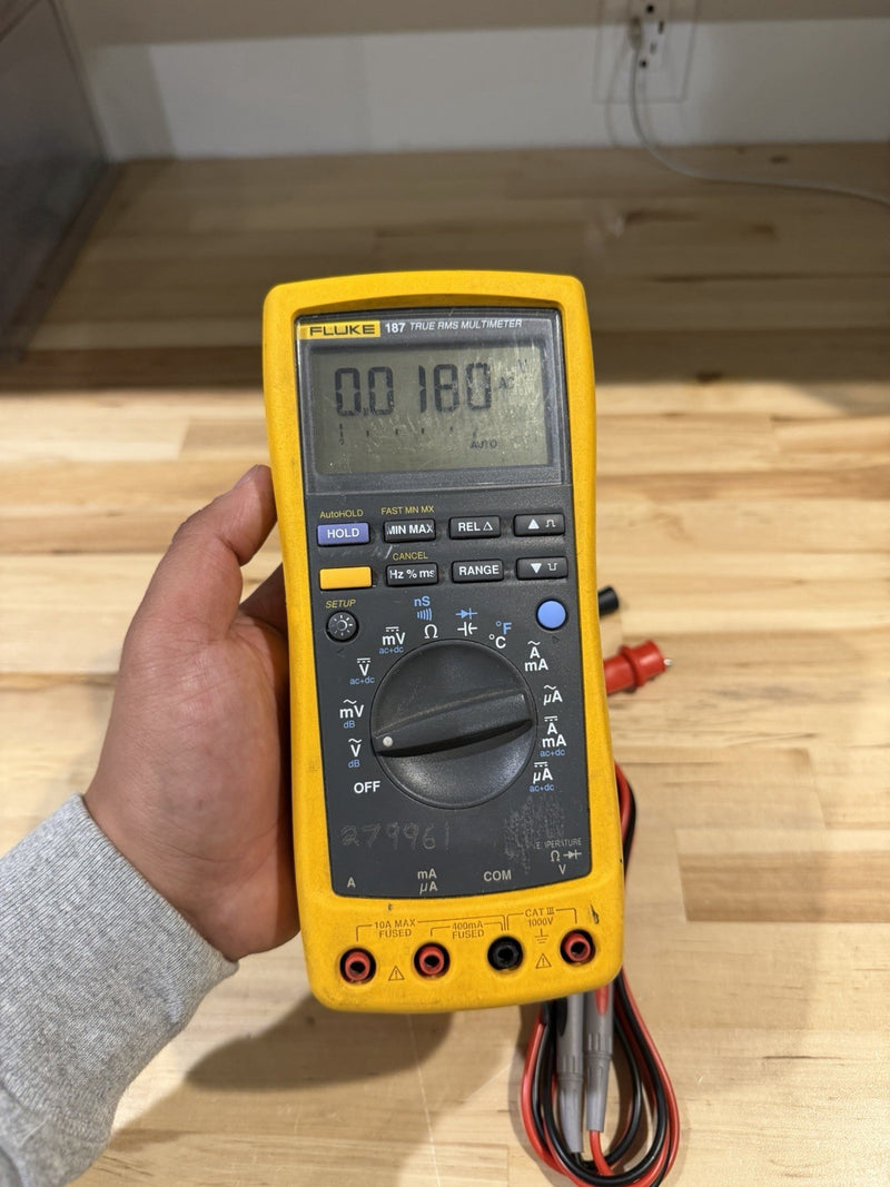 FLUKE 187 TRUE RMS MULTIMETER WITH LEADS TESTED