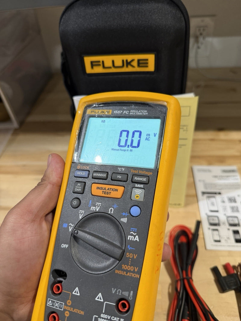 FLUKE 1587 FC INSULATION MULTIMETER WITH LEADS & CASE TESTED