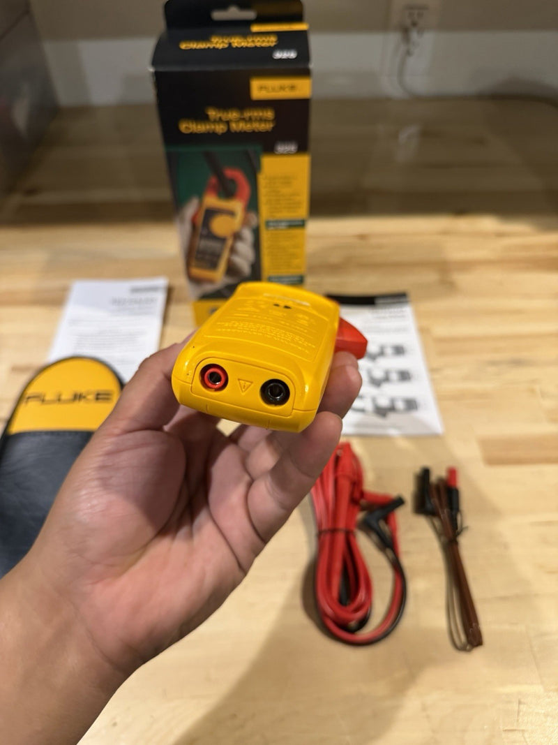 FLUKE 325 TRUE RMS CLAMP METER SHIPS FAST - NEW