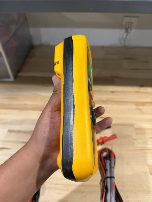 FLUKE 1503 INSULATION TESTER W/ ACCESSORIES & CLIPS - SHIPS FAST