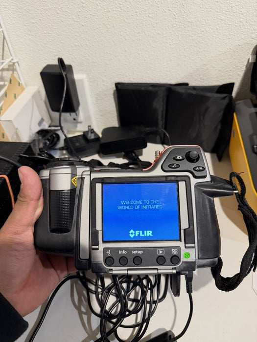 FLIR T300 THERMAL IMAGING INFRARED CAMERA W/ ACCESSORIES (TESTED) FREE SHIPPING