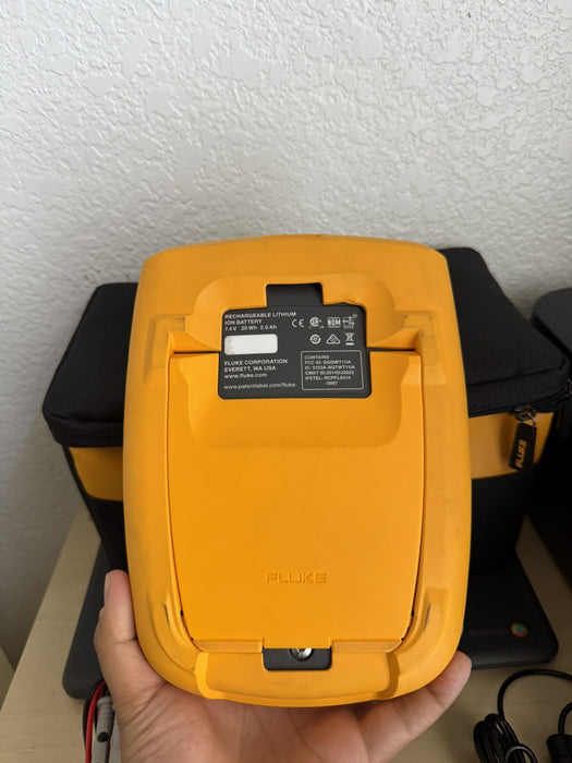 FLUKE 830 LASER ALIGNMENT TOOL WITH BAG & CHARGER INCLUDED