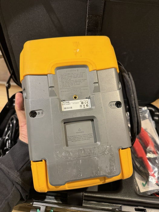 FLUKE 190-202 SCOPEMETER 2CH 200MHZ 2.5GS/S W/ ACCESSORIES (TESTED) SHIPS FREE