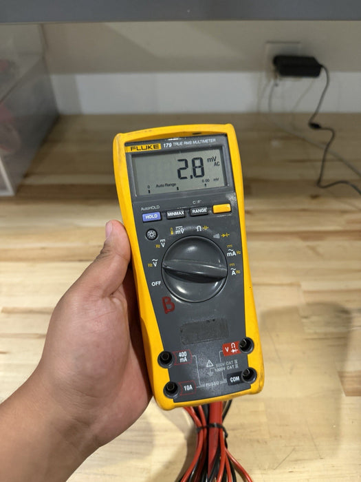 FLUKE 179 MULTIMETER WITH LEADS & CLIPS