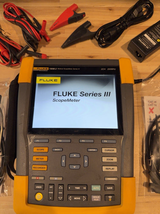 FLUKE 190M-2 MEDICAL SCOPEMETER SERIES III 2CH 200MHZ W/ ACCESSORIES (TESTED)