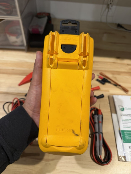 FLUKE 1507 INSULATION MULTIMETER W/ LEADS & CLIPS - SHIPS FAST
