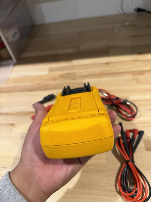 FLUKE 725 MULTIFUNCTION PROCESS CALIBRATOR W/ LEADS & CLIPS - FREE SHIPPING