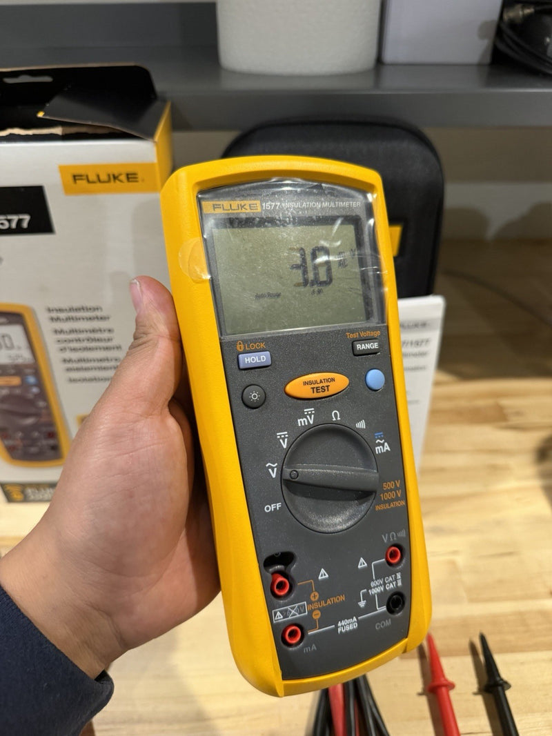 FLUKE 1577 INSULATION MULTIMETER WITH LEADS & CASE TESTED
