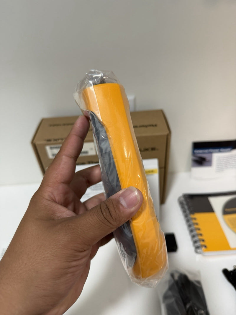 FLUKE 1524 REFERENCE THERMOMETER WITH PROBE & BAG TESTED