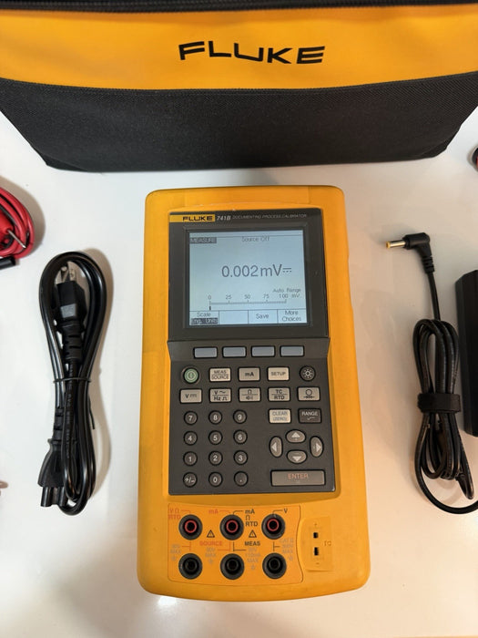 FLUKE 741B DOCUMENTING PRCESS CALIBRATOR WITH LEADS & CHARGER TESTED
