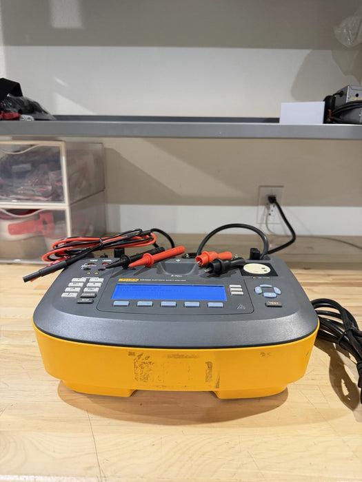 FLUKE ESA620 BIOMEDICAL ELECTRICAL SAFETY ANALYZER WITH CHARGER & LEADS