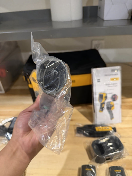 FLUKE TIS75+ 27 HZ 384X288 THERMAL IMAGING CANERA W/ ACCESSORIES (NEW SEALED)
