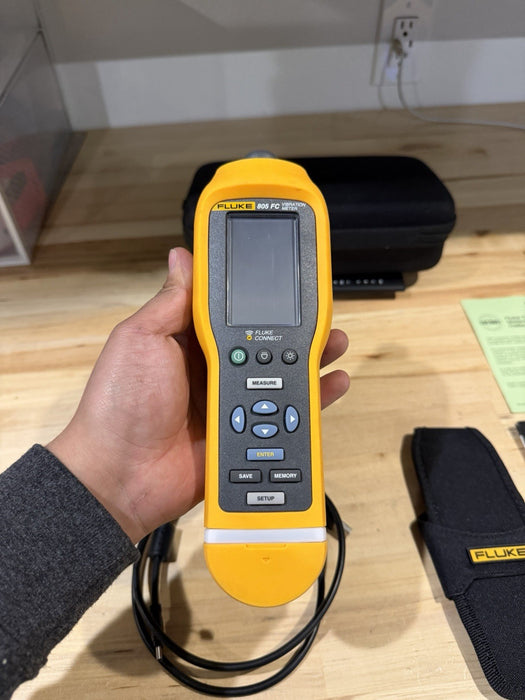 FLUKE 805 FC VIBRATION METER W / ACCESSORIES  SHIPS FAST / FREE SHIPPING