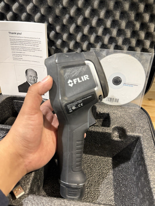 FLIR E5 THERMAL IMAGING CAMERA W/ BATTERY & CHARGER - SHIPS FAST