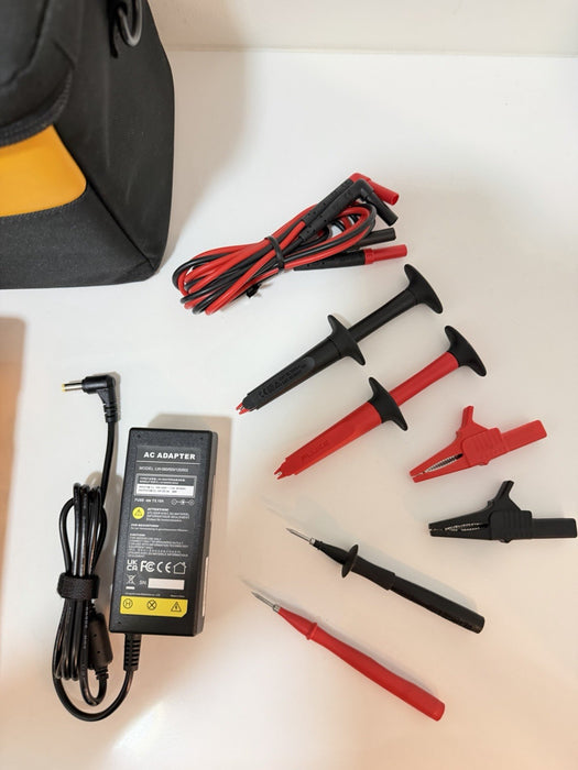 FLUKE 741B DOCUMENTING PRCESS CALIBRATOR WITH LEADS & CHARGER TESTED
