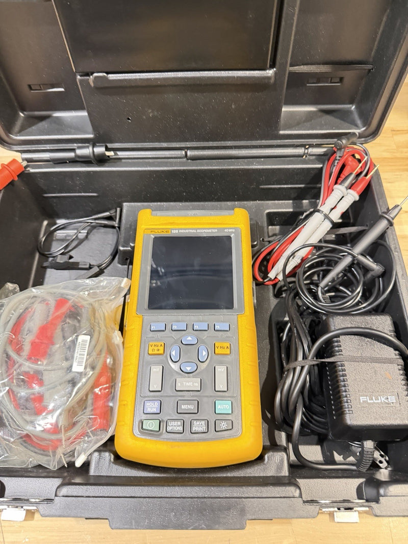 FLUKE 125 INDUSTRIAL SCOPEMETER KIT 40MHZ 2 CHANNEL (TESTED) SHIPS FAST