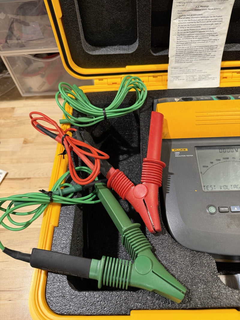 FLUKE 1555 10KV INSULATION TESTER WITH ACCESSORIES TESTED