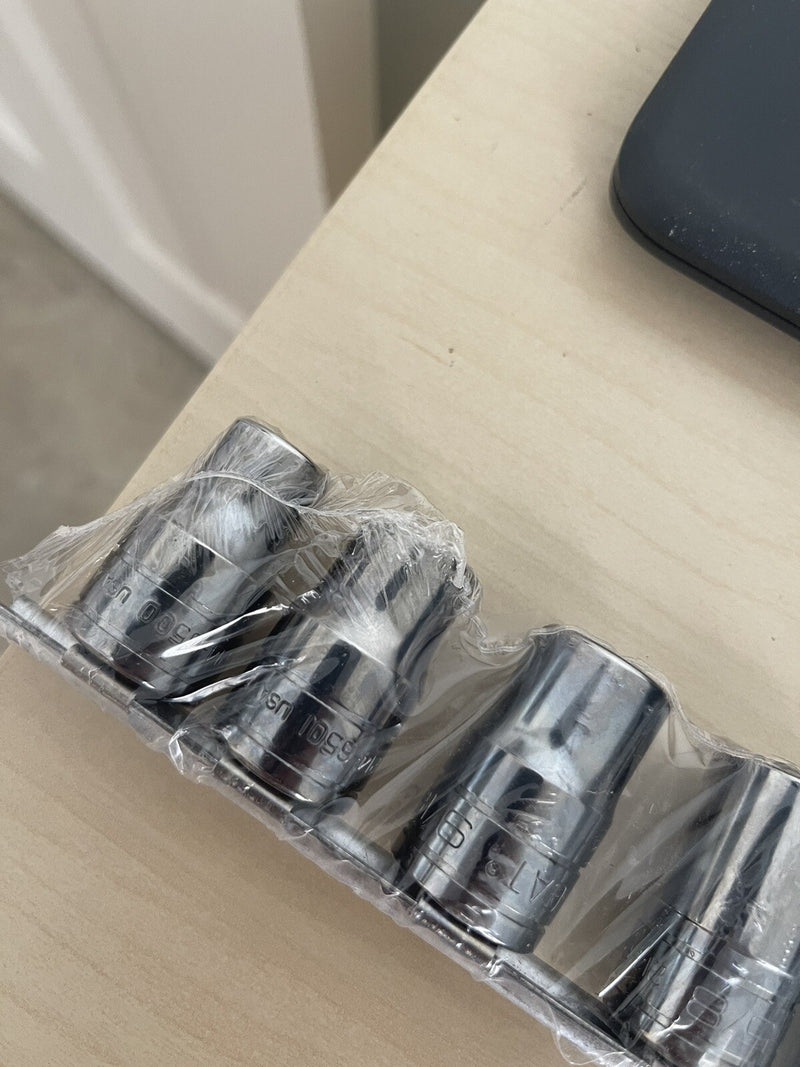 CAT/ SNAP-ON METRIC 12 PIECE SOCKET SET