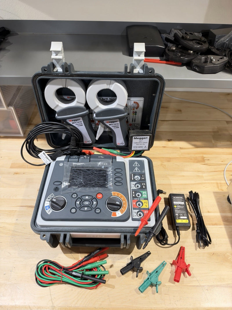 MEGGER DET2/3 GROUND TESTER W/ MCC1010 & MVC1010 CLAMP & LEDS -TESTED SHIPS FAST